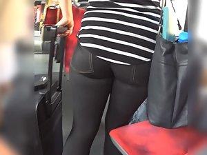 Thick butt cheeks in too tight jeans Picture 6