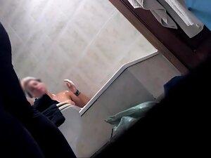 Roommate walks in on her naked in bathroom Picture 3
