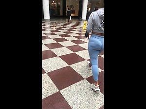 Squishy big butt wiggles in a nice way Picture 1