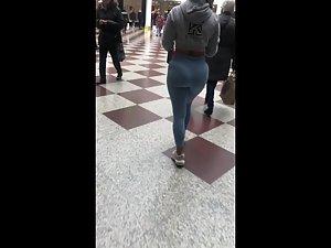 Squishy big butt wiggles in a nice way Picture 6