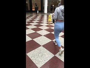 Squishy big butt wiggles in a nice way Picture 8