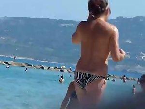 Mature topless woman spied on a beach Picture 2