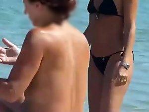 Mature topless woman spied on a beach Picture 5