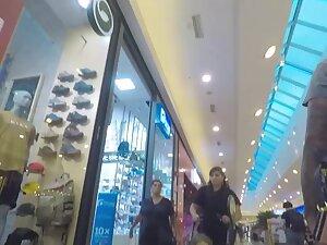 Her big booty is like two massive balloons Picture 3