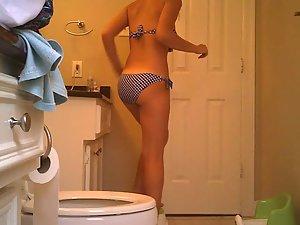 Spying on sister changing dirty panties Picture 3