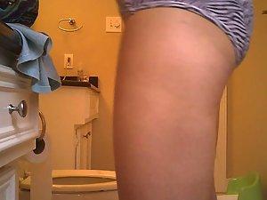 Spying on sister changing dirty panties Picture 7