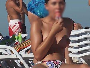 Topless chick eats an ice cream Picture 5