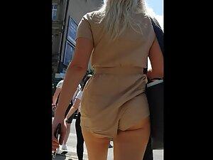 Big bag accidentally reveals a nice chunk of her butt