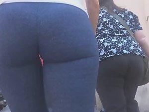 Hole between two tight butt cheeks Picture 1