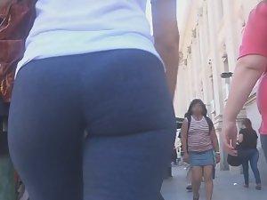 Hole between two tight butt cheeks Picture 2