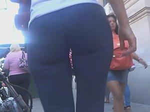 Hole between two tight butt cheeks Picture 3