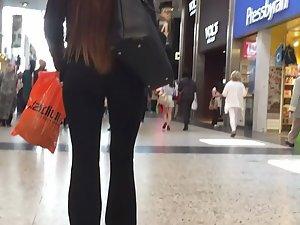 Her long hair is great for pulling during sex Picture 1