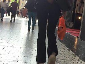 Her long hair is great for pulling during sex Picture 3