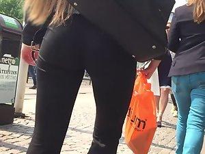 Her long hair is great for pulling during sex Picture 4