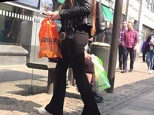 Her long hair is great for pulling during sex Picture 5