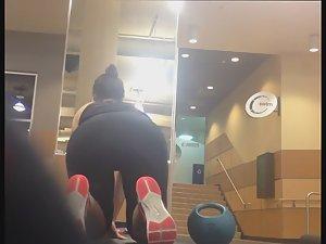 Noticeable ass in the gym Picture 7