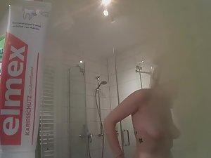 Naked saggy tits spied in bathroom Picture 5