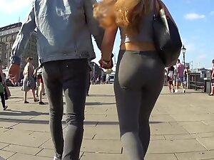 Tight bubble butt wobbles in leggings Picture 2