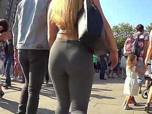 Tight bubble butt wobbles in leggings Picture 7