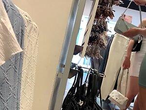 Hottie likes it when her fit ass is noticeable Picture 1