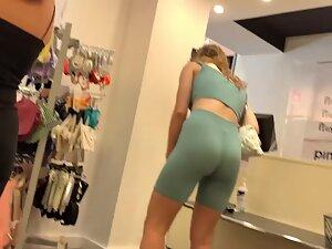 Hottie likes it when her fit ass is noticeable Picture 7