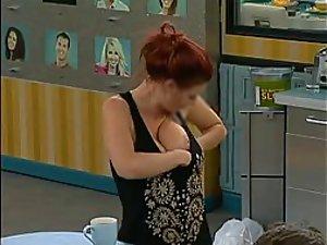 Accidental nudity while she fixed her bra Picture 1