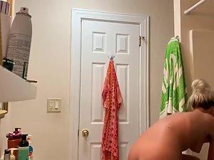 Spying on gorgeous roommate naked in bathroom Picture 7