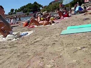 Making out while fingering her pussy on a public beach Picture 1