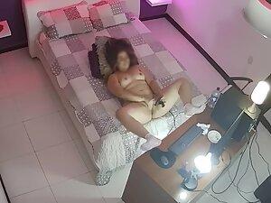 Spying on sister working as a cam girl at night Picture 1