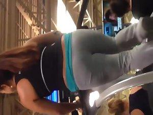 Big asian girl's ass on a treadmill Picture 8
