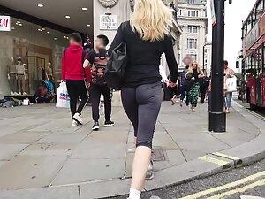 Ultra tight buttocks spotted on the street Picture 6