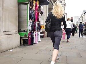 Ultra tight buttocks spotted on the street Picture 7