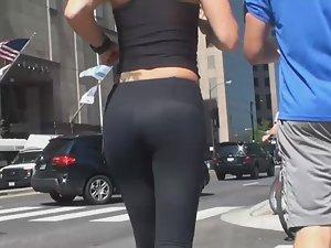 Sexy jogger bends over in front of me Picture 2