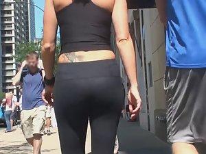Sexy jogger bends over in front of me Picture 5