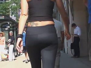 Sexy jogger bends over in front of me Picture 6