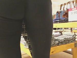 Checking out hot daughter during shopping Picture 4