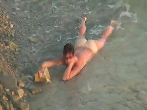 Sunburned woman is naked on a beach Picture 4