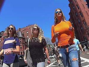 Hourglass body and perfect big boobs Picture 3