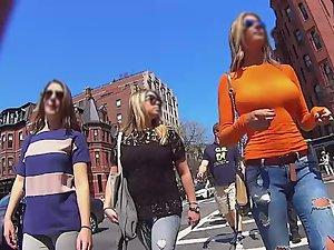 Hourglass body and perfect big boobs Picture 4