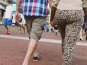 Black girlfriend's big ass in leopard tights Picture 2