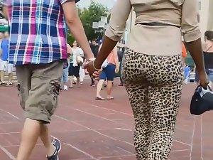 Black girlfriend's big ass in leopard tights