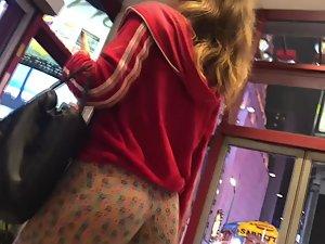 Fuckable ass in colorful leggings Picture 4