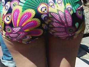 Peacock feather on sweet young ass Picture 3