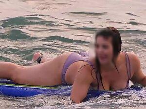 Thick butt shakes like jello on surfboard Picture 4