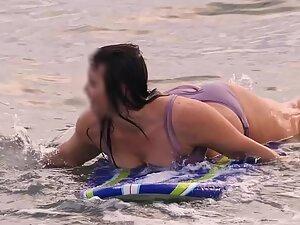 Thick butt shakes like jello on surfboard Picture 5