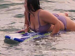 Thick butt shakes like jello on surfboard Picture 6