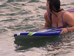 Thick butt shakes like jello on surfboard Picture 7