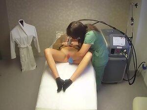 Tight buttocks and yummy pussy caught during depilation Picture 1