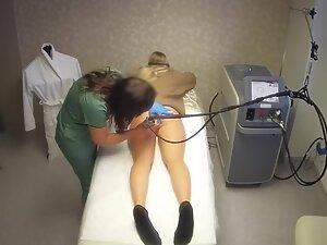 Tight buttocks and yummy pussy caught during depilation Picture 2