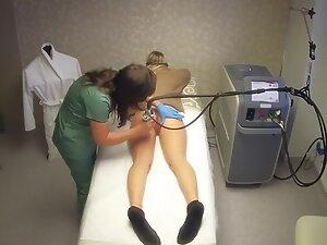 Tight buttocks and yummy pussy caught during depilation Picture 3